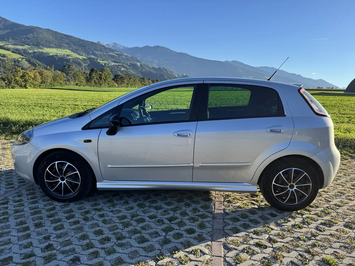 Fiat Punto 1,4 78 Easy - Linea Sportiva Silber - 2