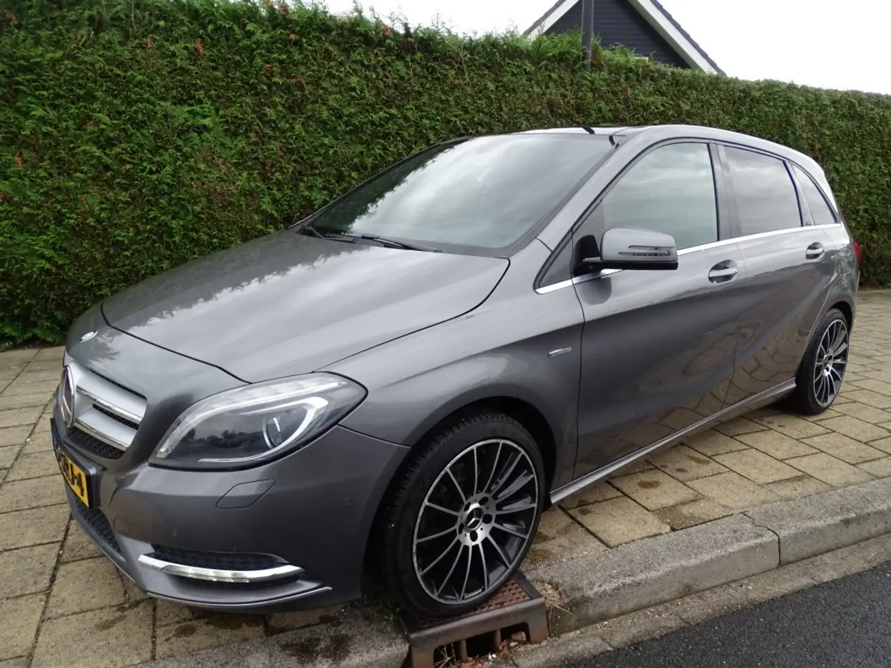 Mercedes-Benz B 200