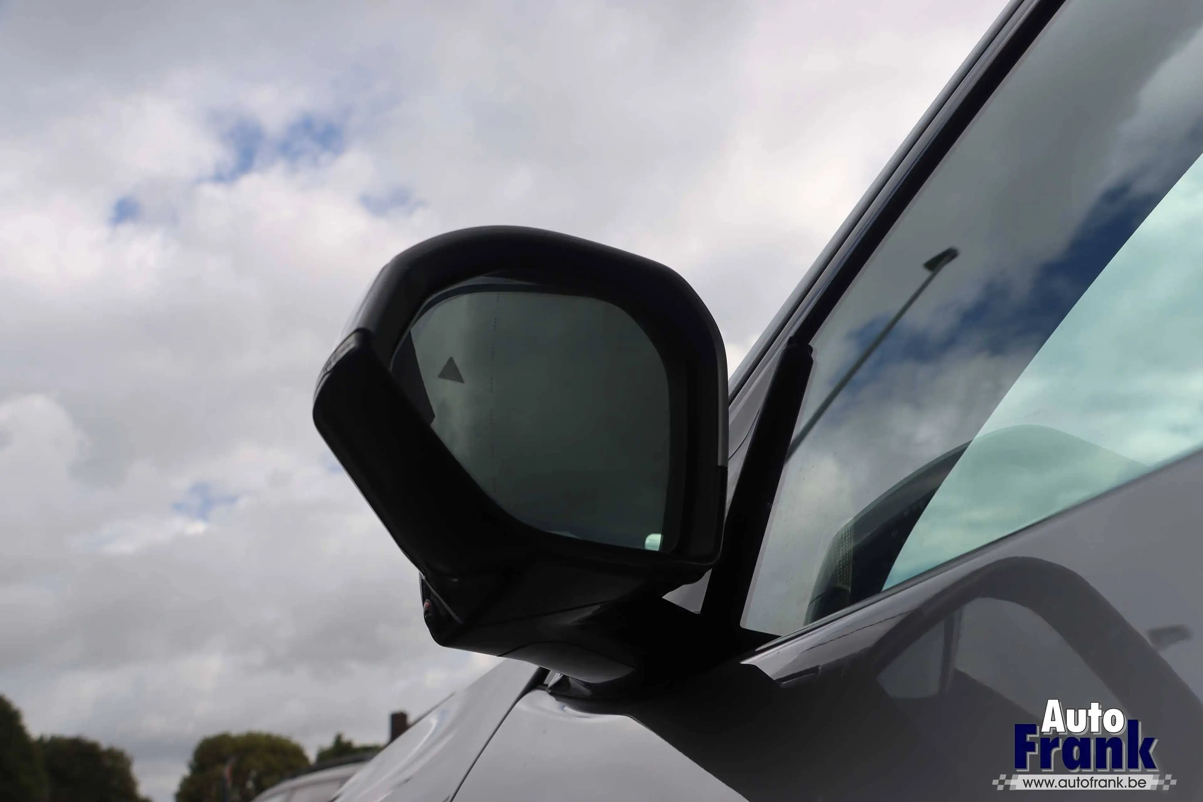 BMW iX3 50 / 4X4 / M-SPORT / TREKHK / 3D HUD / 360CAM / MEMORY / H&K — photo 12
