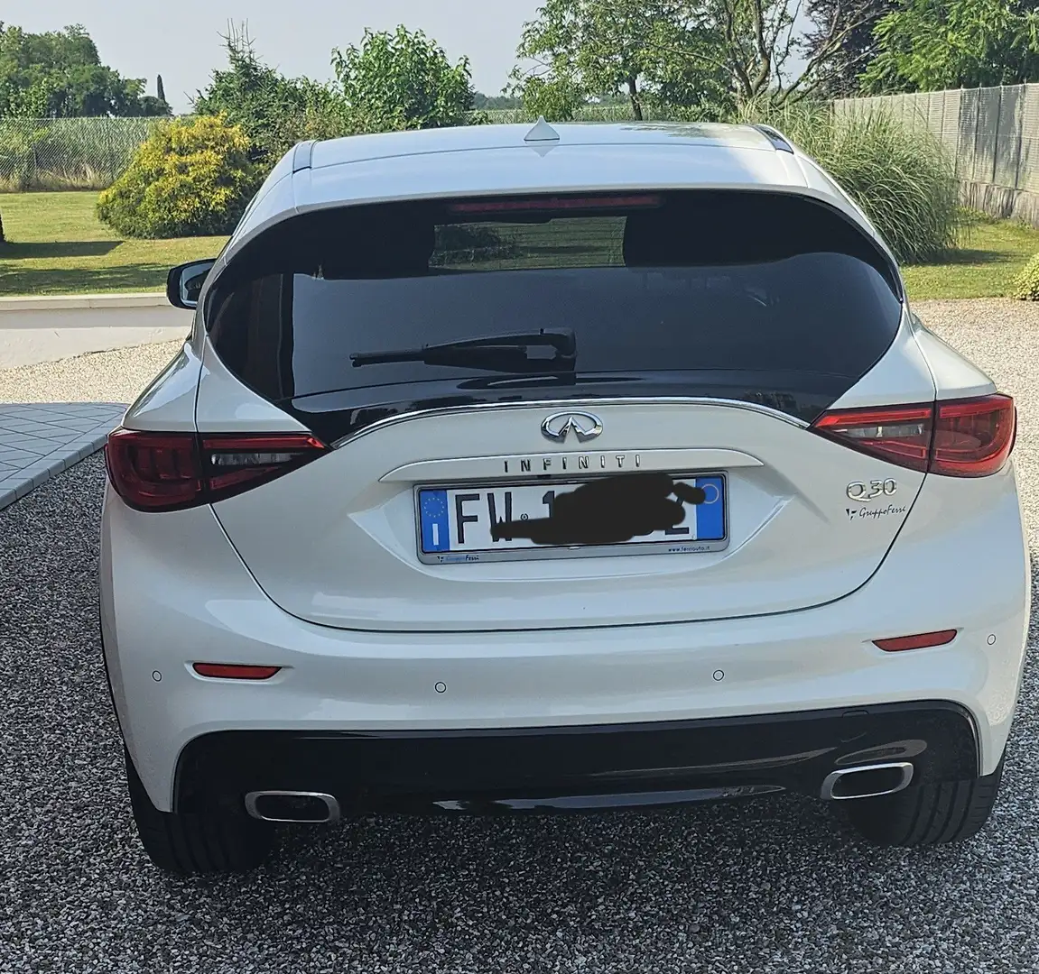 Infiniti Q30 Q30 1.5d Premium 109cv dct Bianco - 2