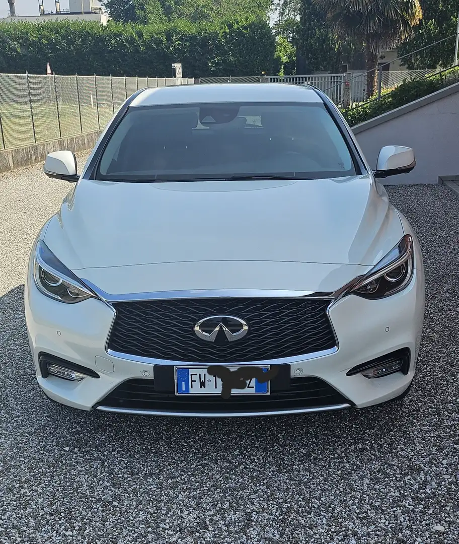Infiniti Q30 Q30 1.5d Premium 109cv dct Alb - 1
