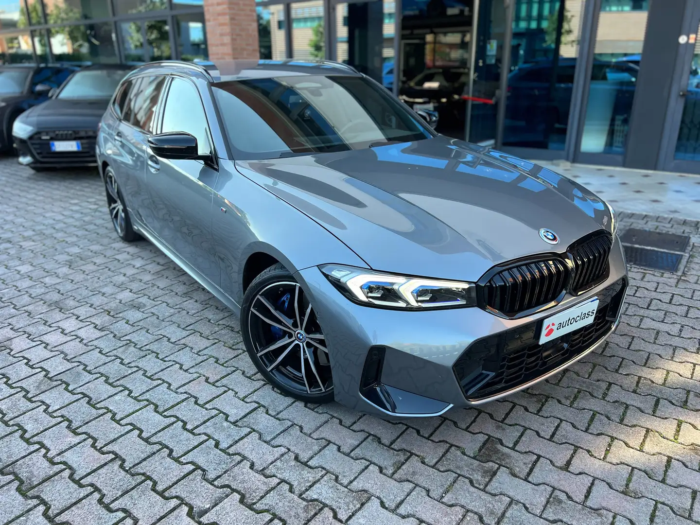 BMW 320 Serie 3 G21 touring 320d mhev 48V xdrive MSport Grijs - 2