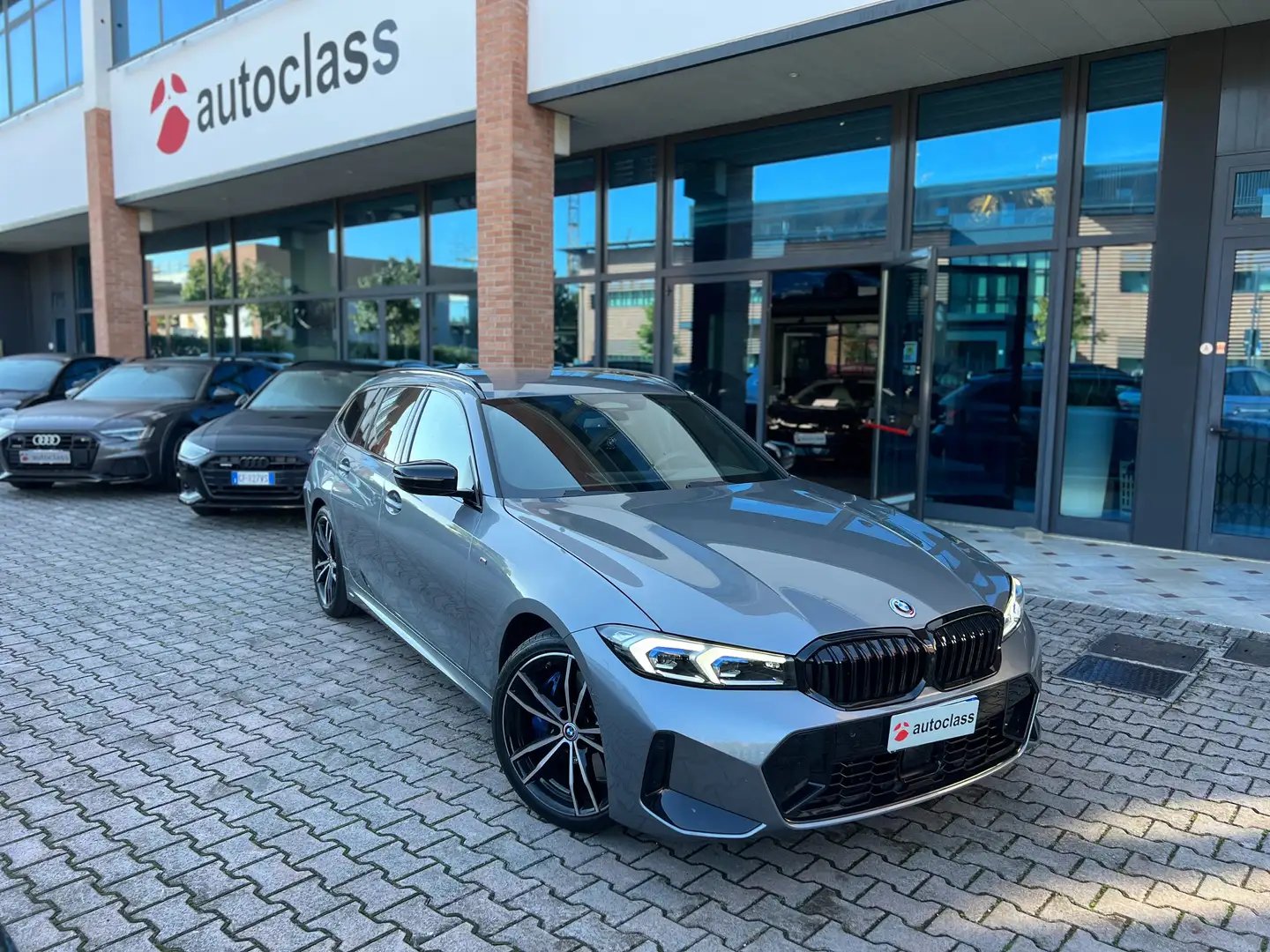 BMW 320 Serie 3 G21 touring 320d mhev 48V xdrive MSport Grijs - 1