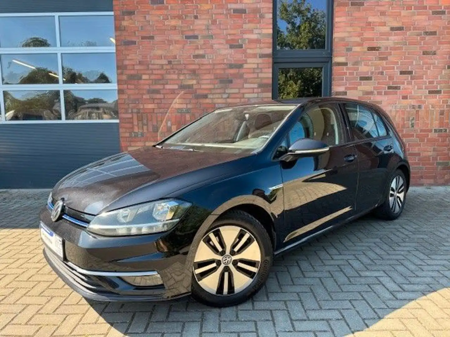 Volkswagen Golf VII Lim. 1.5TSI Comfortline BlueMotion,DAB+ Zwart - 1