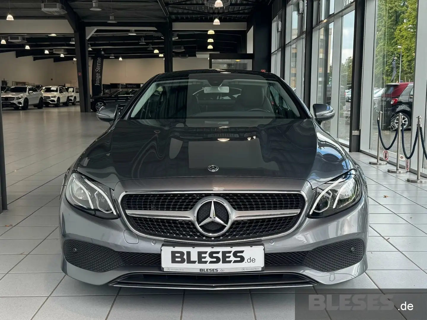 Mercedes-Benz E 200 E 200 Coupé Avantgarde+Navi+Pano-D.+LED+Kamera+ Gris - 2
