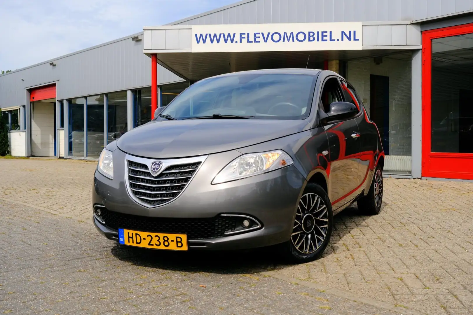 Lancia Ypsilon 0.9 TwinAir 30th Anniversary Airco|LMV|41.469km! Grijs - 1