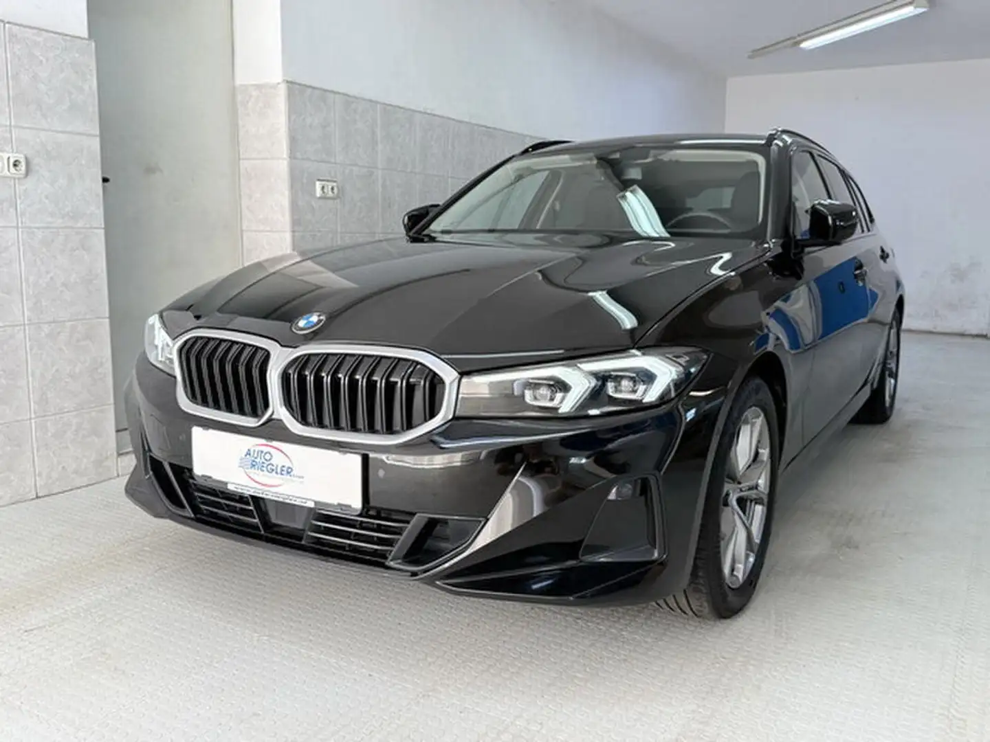 BMW 318 d ''LED-Navi-Livecockpit-AHK-Sportsitze-Alu '' Schwarz - 1
