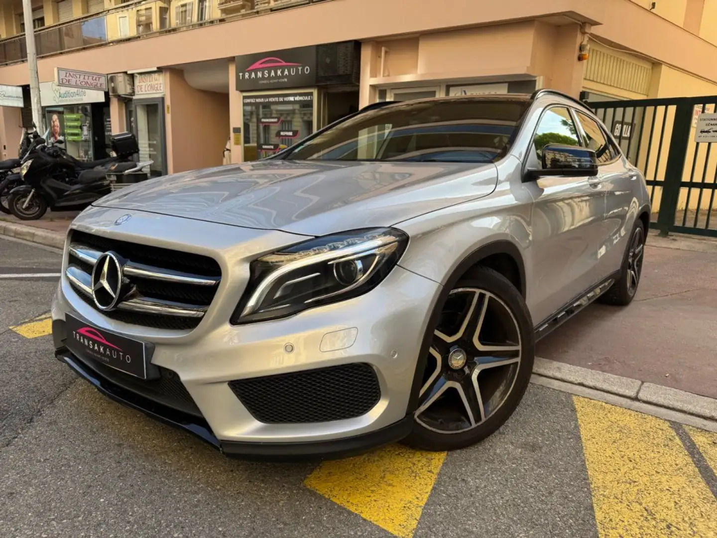 Mercedes-Benz GLA 220 CLASSE 220 d 2.1l 177 CV Fascination 7-G DCT Toit  Gris - 1
