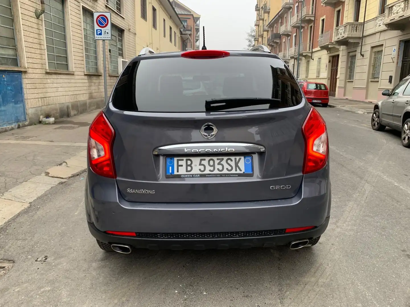 SsangYong Korando 2.0 Plus Gpl 2wd Gris - 2
