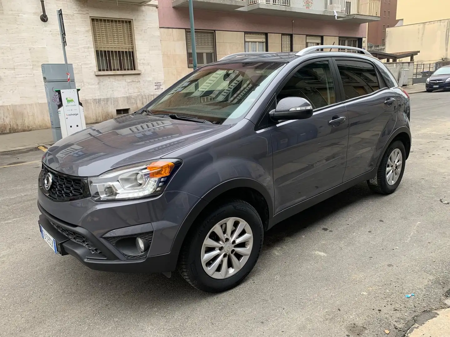 SsangYong Korando 2.0 Plus Gpl 2wd Gris - 1