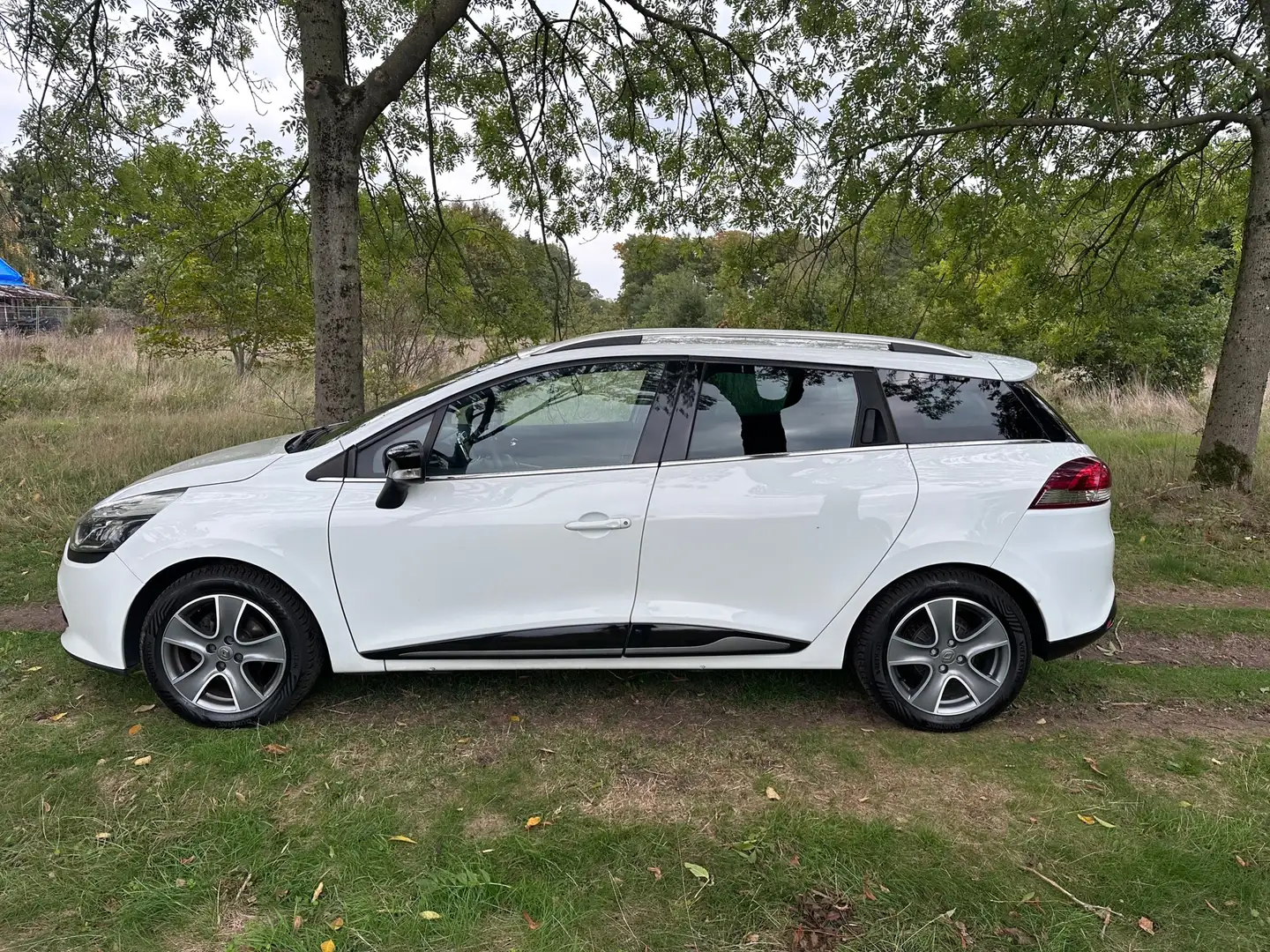 Renault Clio Estate 0.9 TCe Night&Day apk t/m 18-11-2026 Bianco - 2