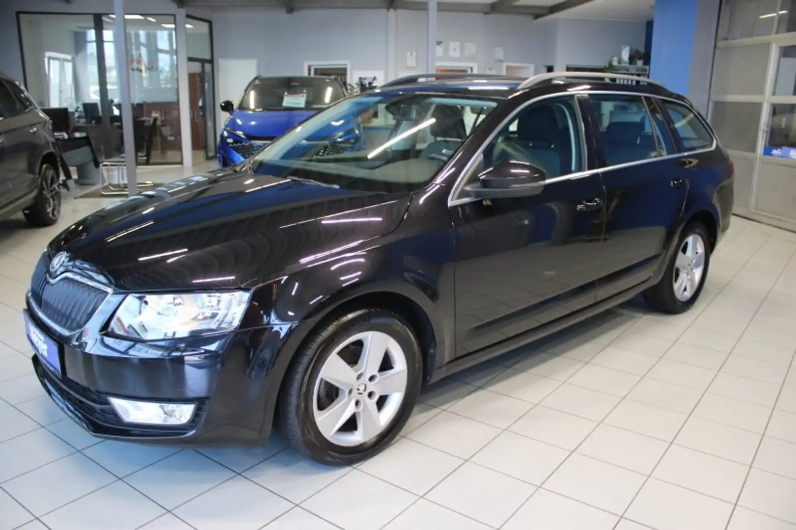 Skoda Octavia Combi 1.6 TDI DPF Ambition Green Tec Schwarz - 1