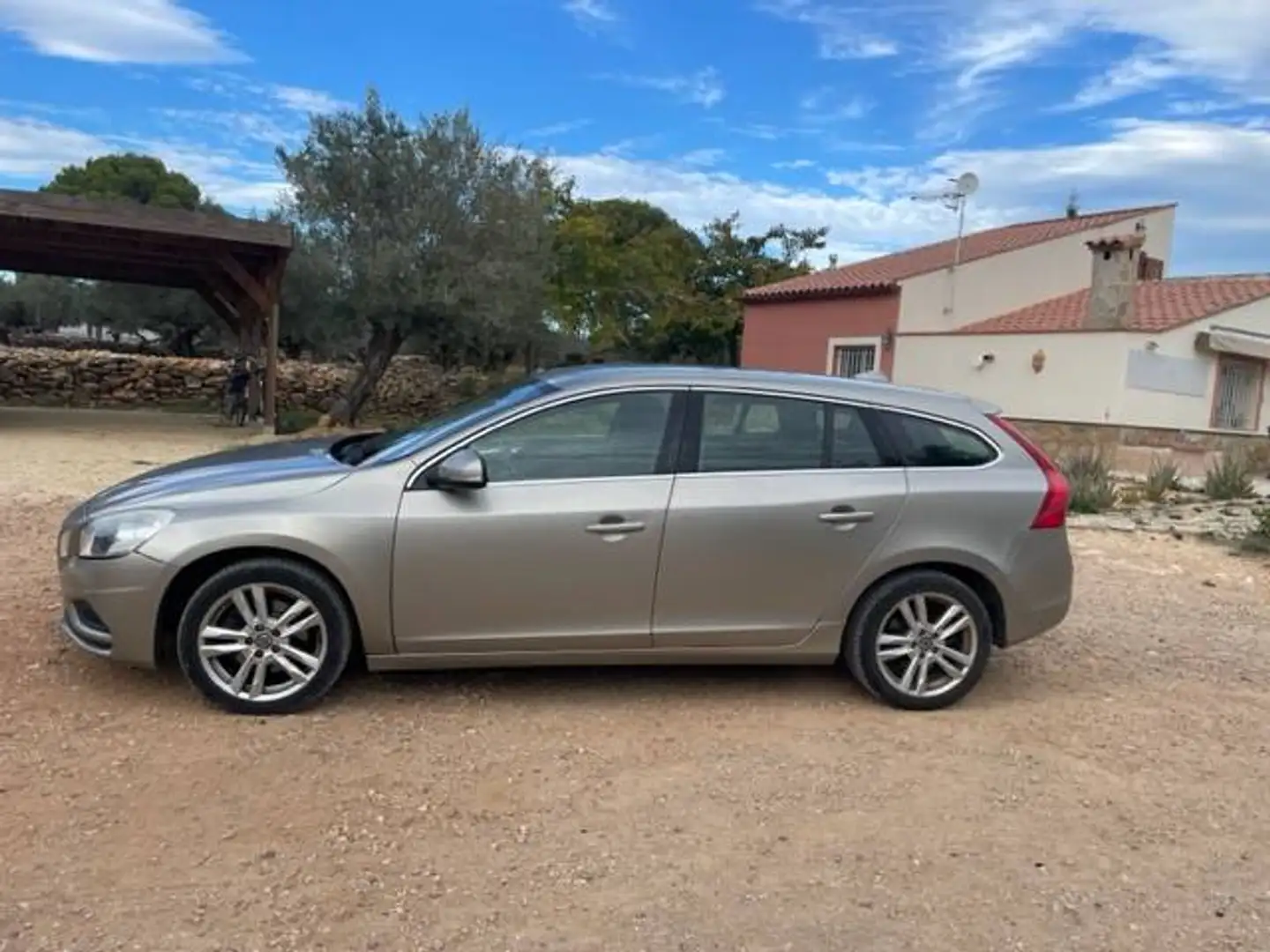Volvo V60 V60 D3 Momentum Momentum Beige - 1