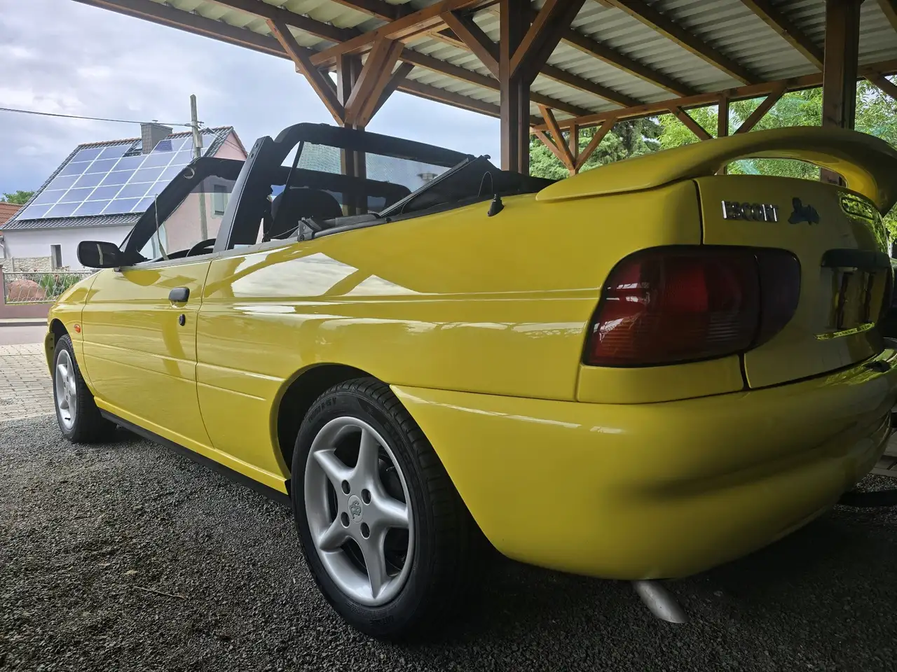 Ford Escort Pacific, foto 3
