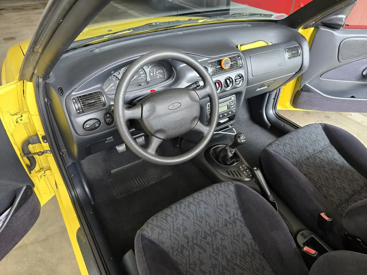 Ford Escort Pacific, foto 6