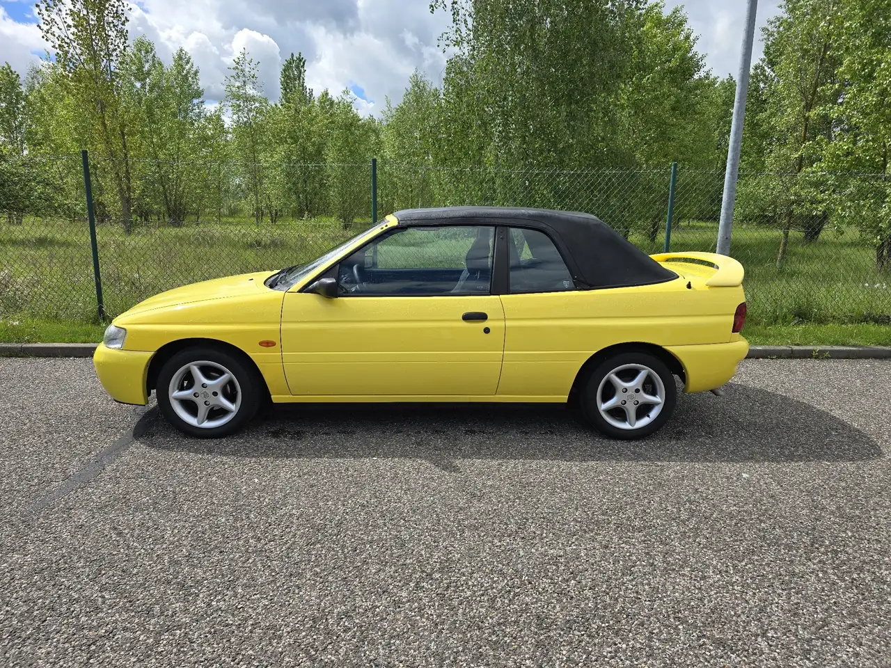 Ford Escort Pacific, foto 2
