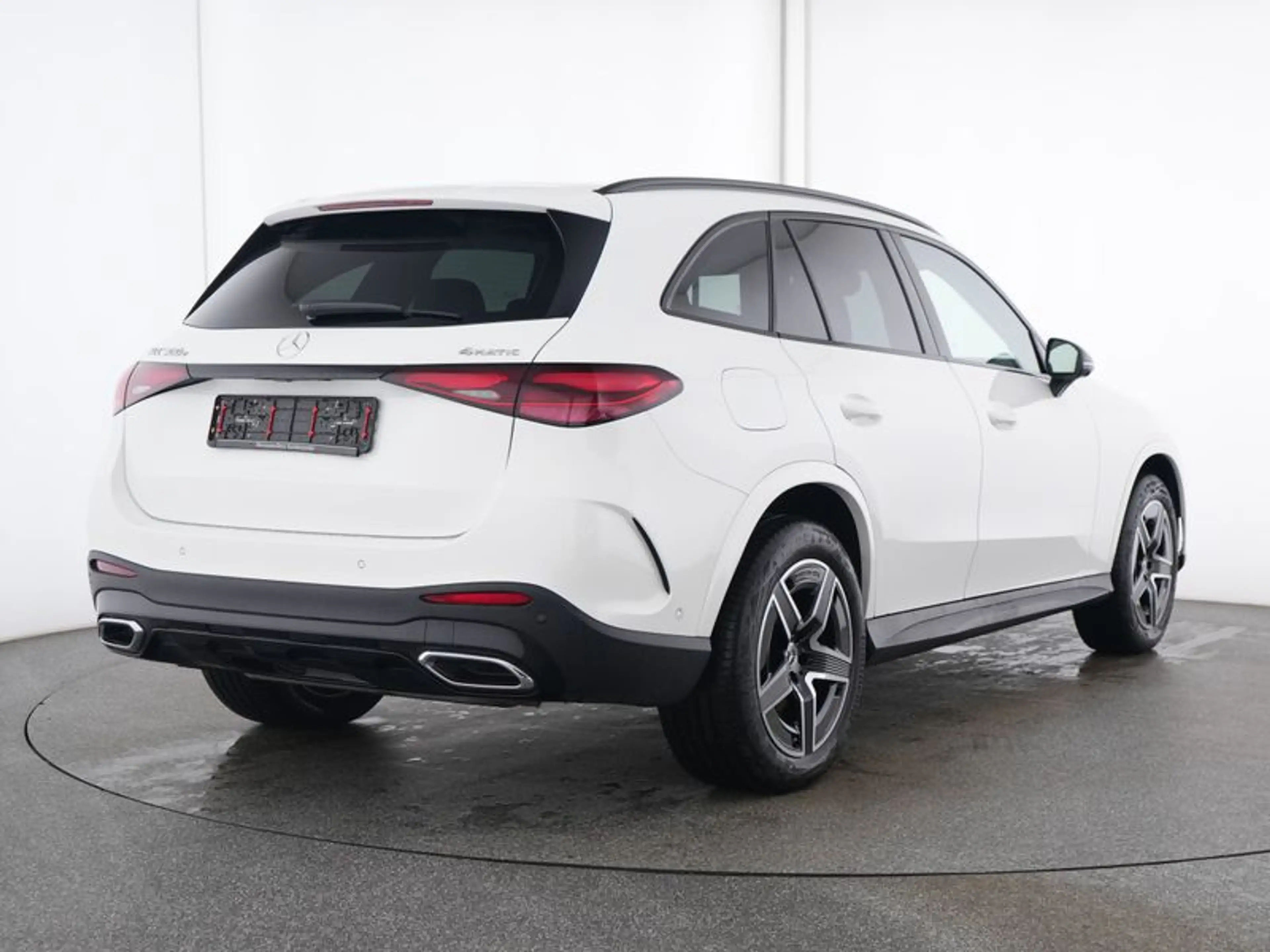 Mercedes-Benz GLC 300 e 4M AMG/Edition/Pano/AHK/Distr/Night/19 — photo 3