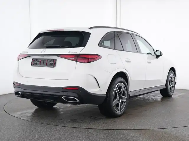 Mercedes-Benz GLC view 3