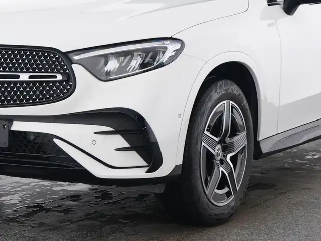 Mercedes-Benz GLC view 4