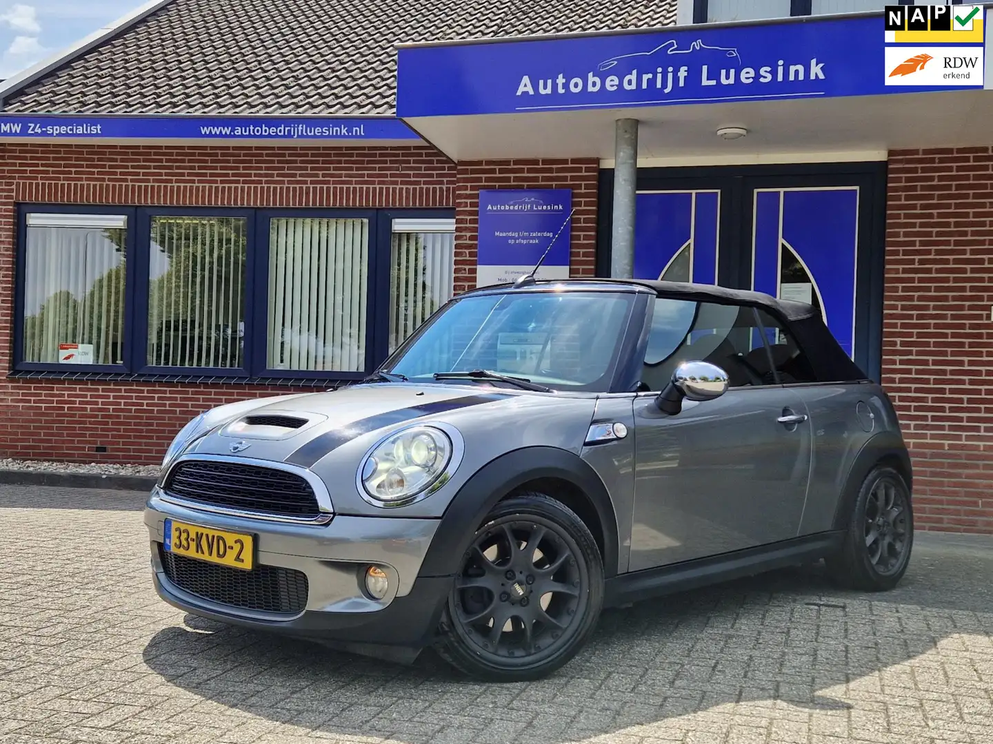 MINI Cooper S Cabrio Mini 1.6 AUTOMAAT DTC Navigatie Prof PDC Sportstoe Grijs - 1