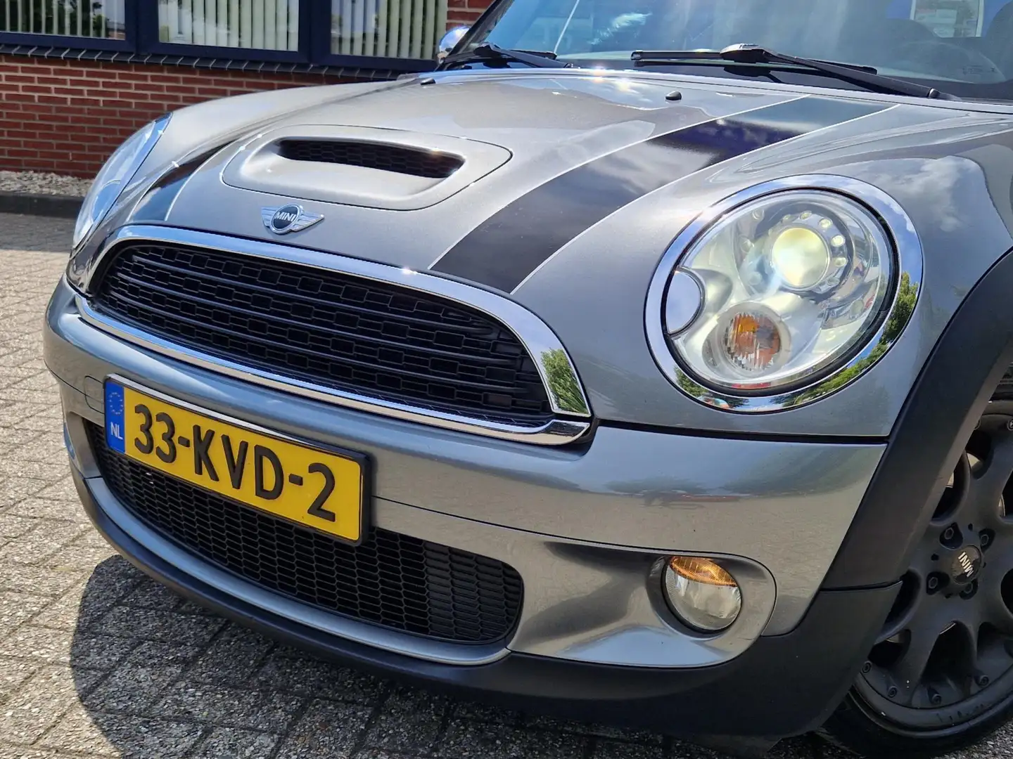 MINI Cooper S Cabrio Mini 1.6 AUTOMAAT DTC Navigatie Prof PDC Sportstoe Grijs - 2