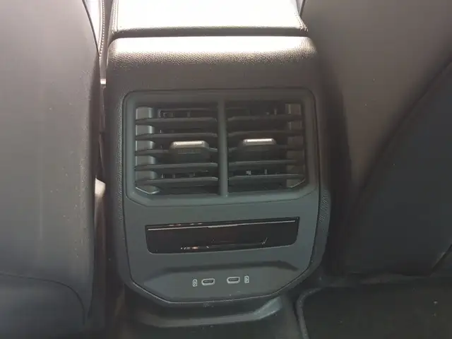 Cupra Leon view 23