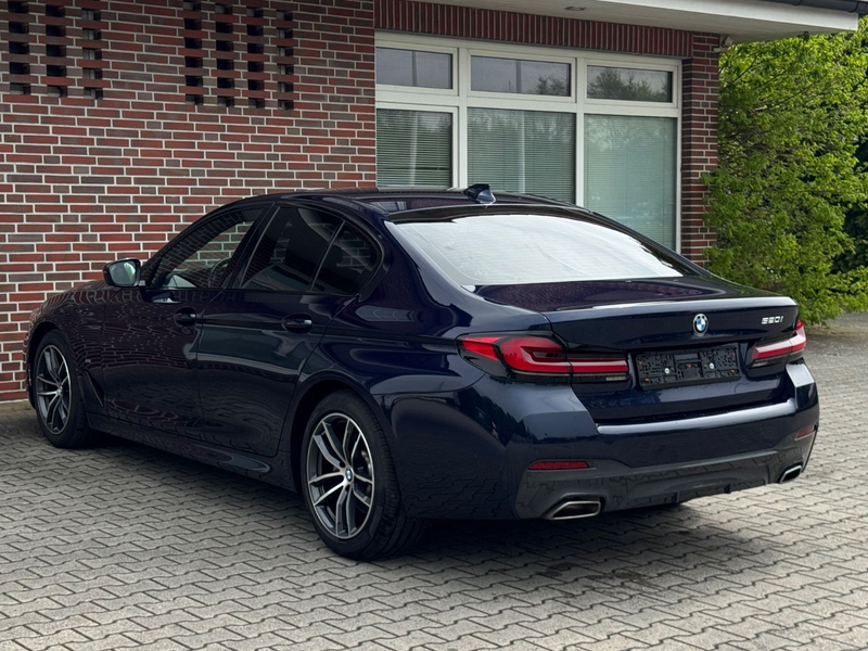 BMW 520 i*M SPORTPAKET*FACELIFT*LASER*GLASDACH*DAB* — photo 3