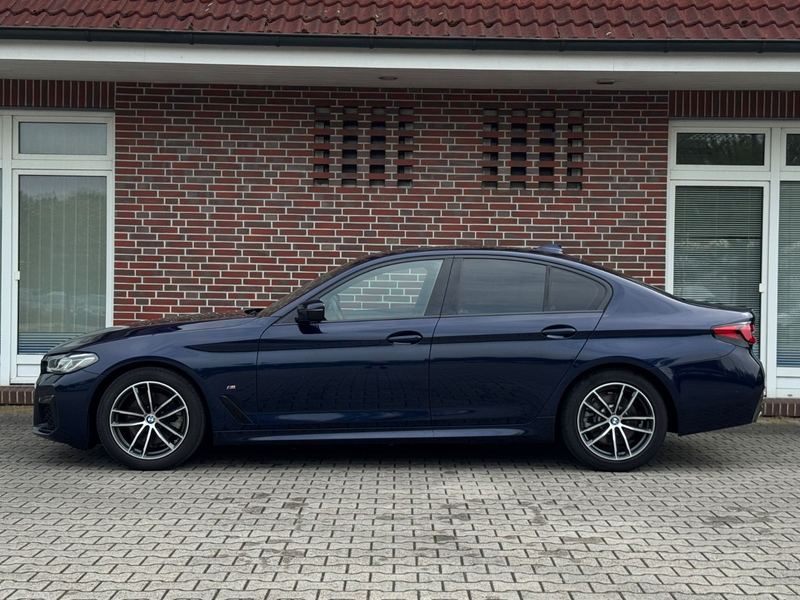 BMW 520 i*M SPORTPAKET*FACELIFT*LASER*GLASDACH*DAB* — photo 2