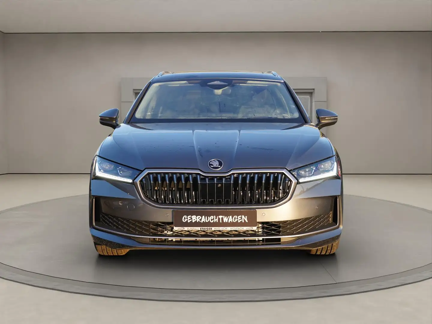 Skoda Superb Combi Selection 2.0 TDI DSG+ACC+Pano+AHK+ Gris - 2