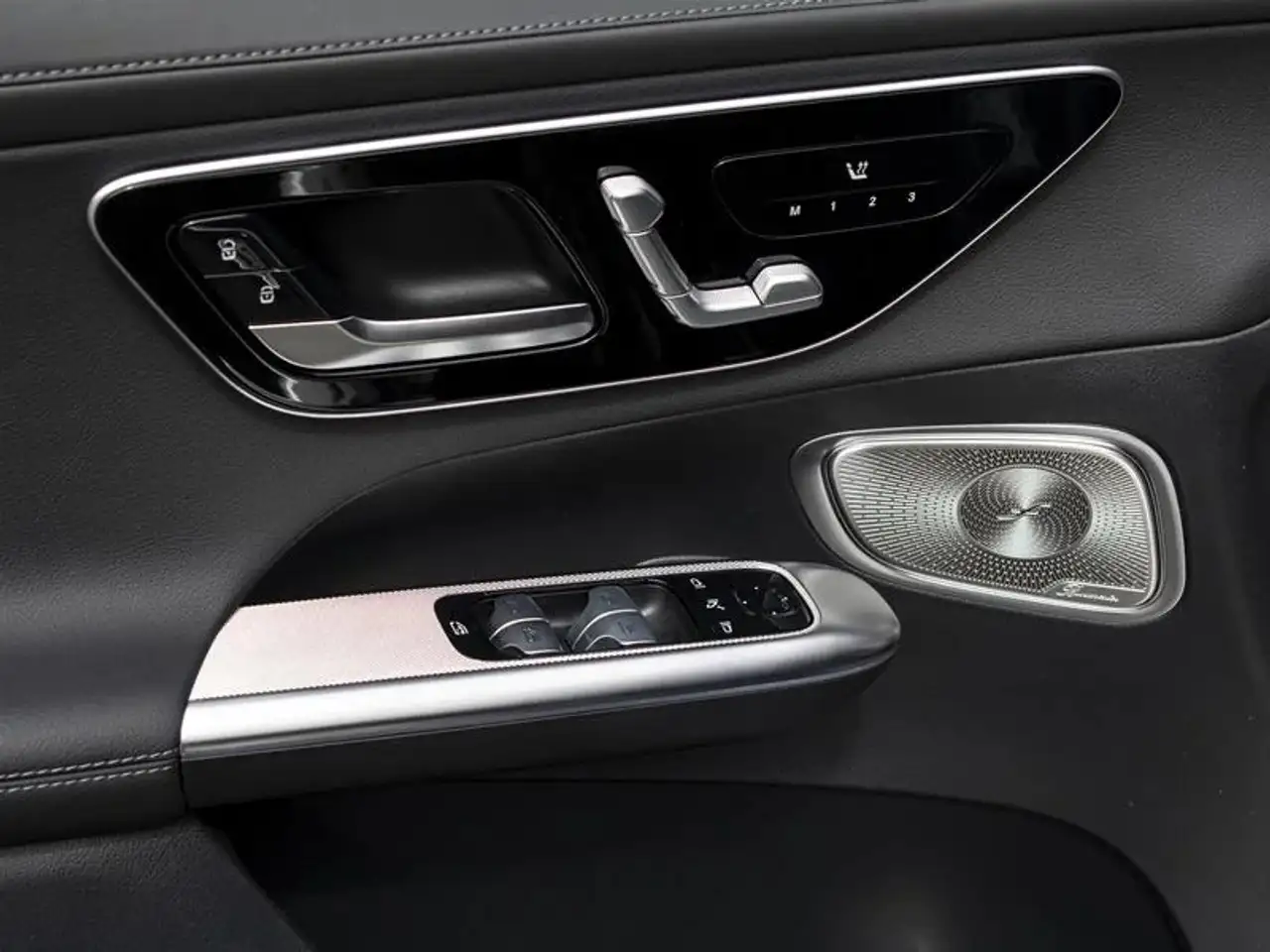 Mercedes-Benz GLC снимка Mercedes-Benz GLC