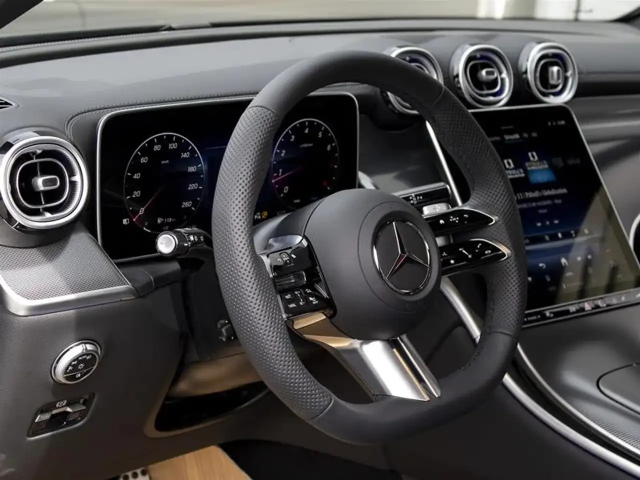 Mercedes-Benz GLC снимка Mercedes-Benz GLC
