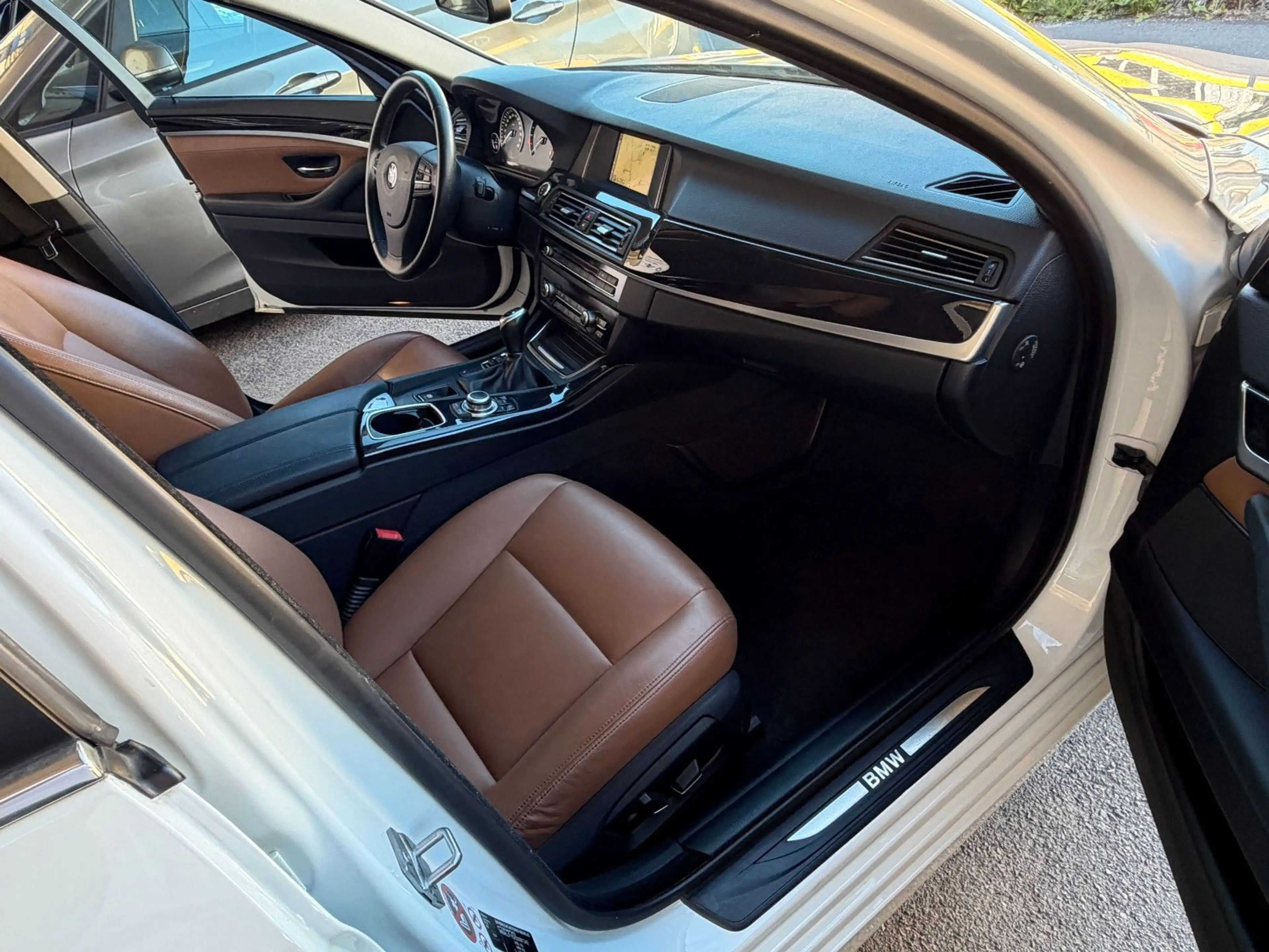 BMW 525 d Navi Leder Memory Keyless-Go HeadUp LED AHK — photo 11