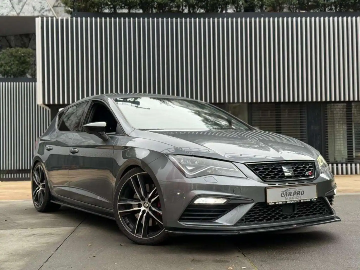 SEAT Leon CUPRA / 300 HP/ ALCANTARA/ AUTOMATIQUE/ LED/ NAVI/ Grijs - 2