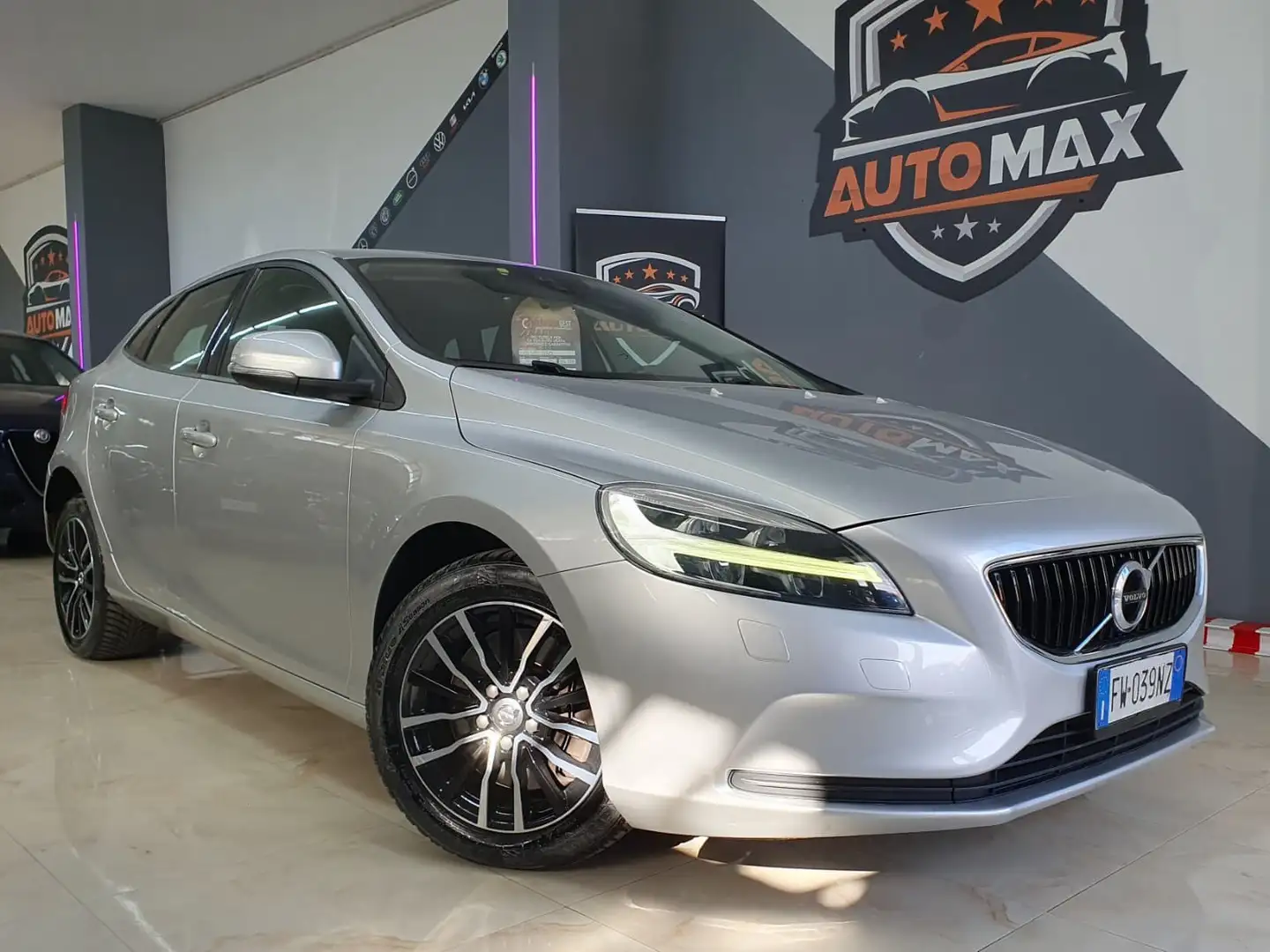 Volvo V40 2.0 d2 R-design geartronic my19 Silber - 1