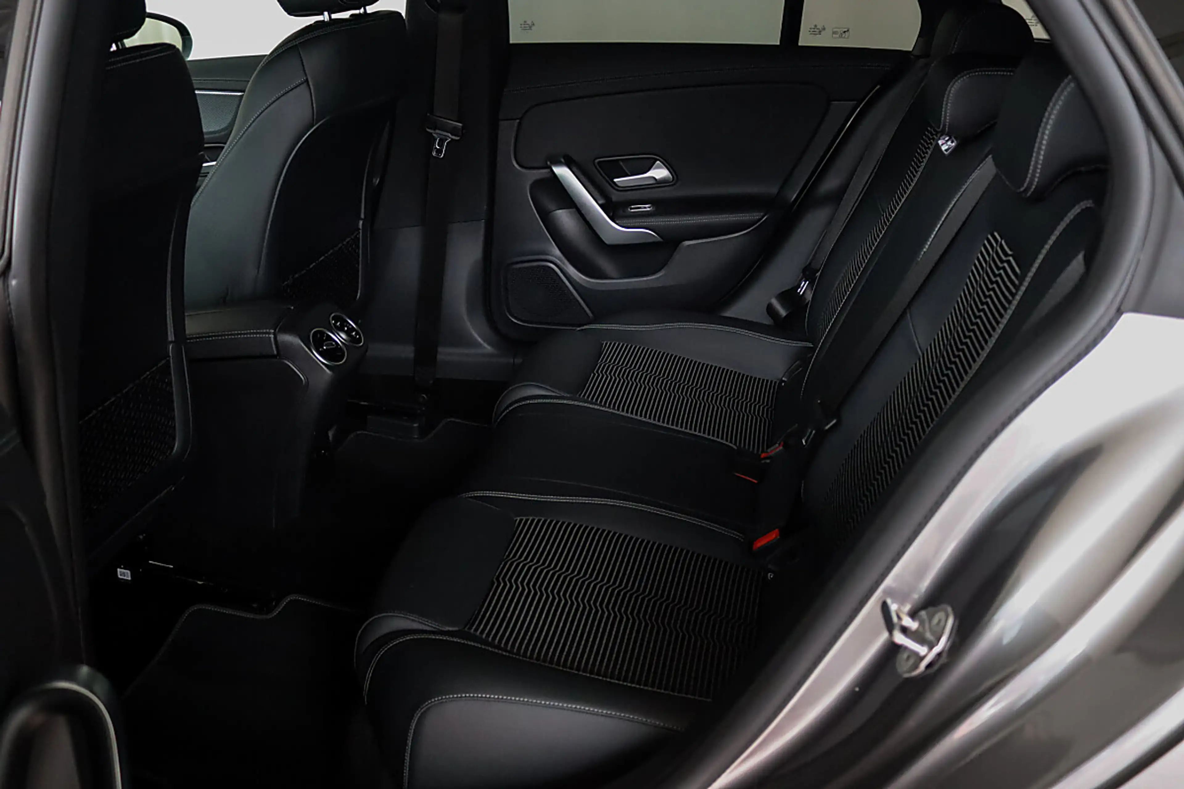 Mercedes-Benz CLA 180 d Shooting Brake Aut. / LED / NAVI / RÜCKFAHRKA... — photo 11