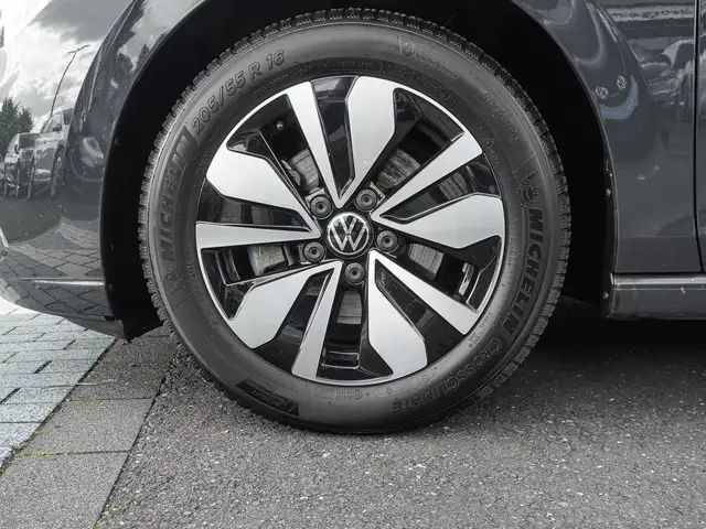 Volkswagen Golf view 7