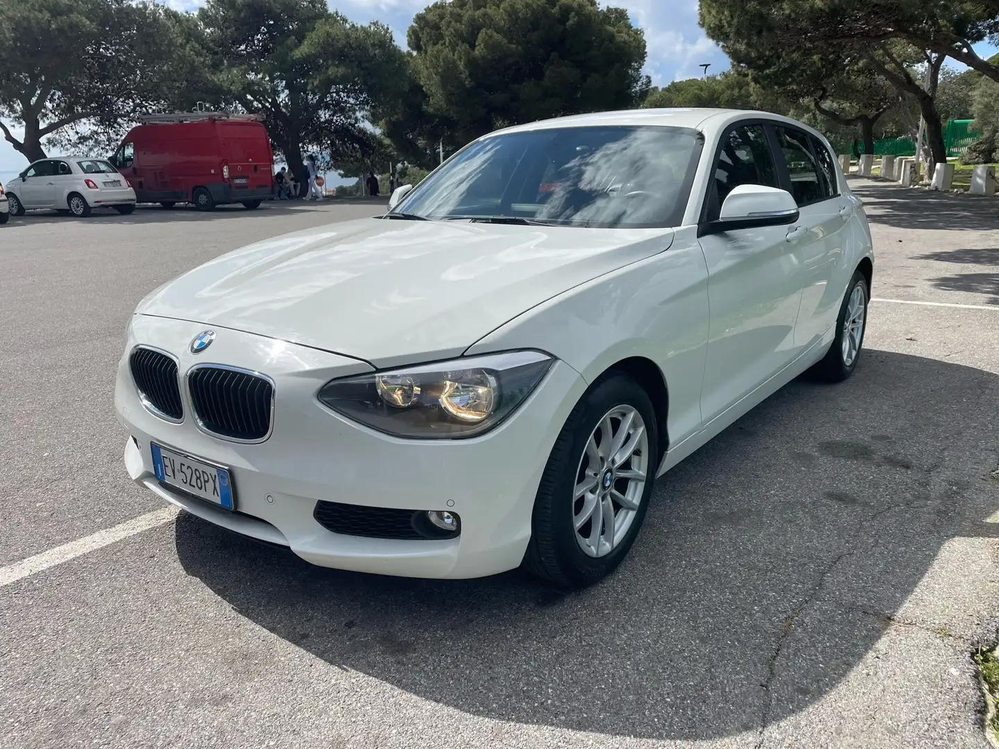 BMW 116 116d 5p Business *AUTOMATICA* - 1