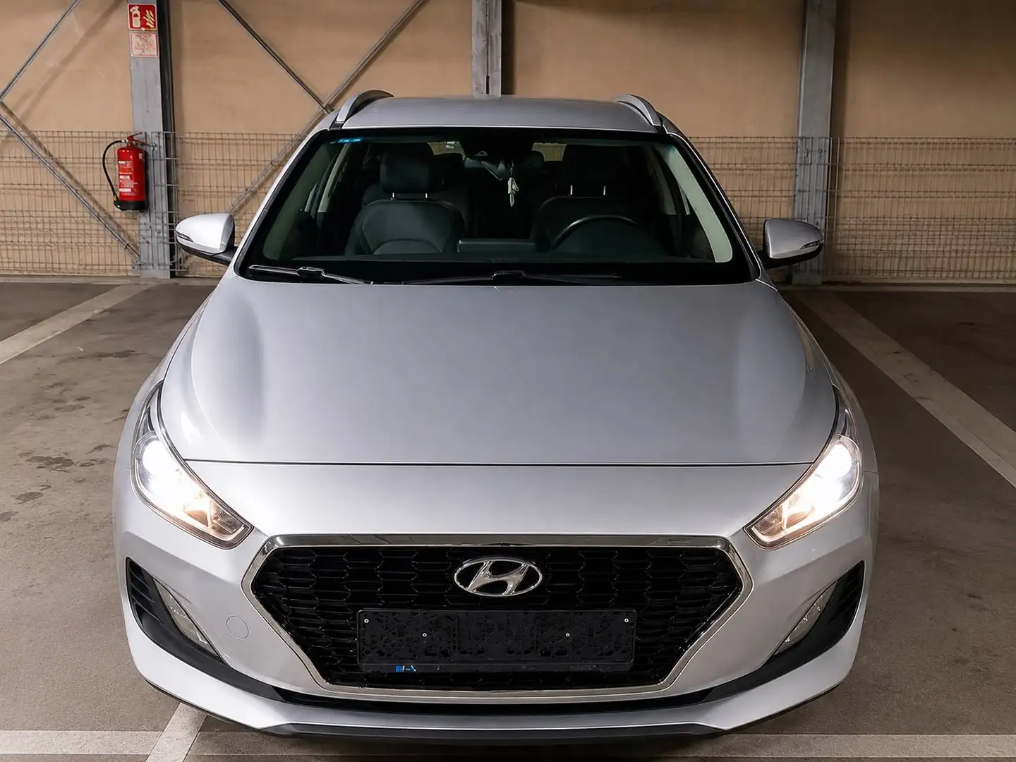 Hyundai i30 i30 CW 1,4 MPI Click Click Grau - 1