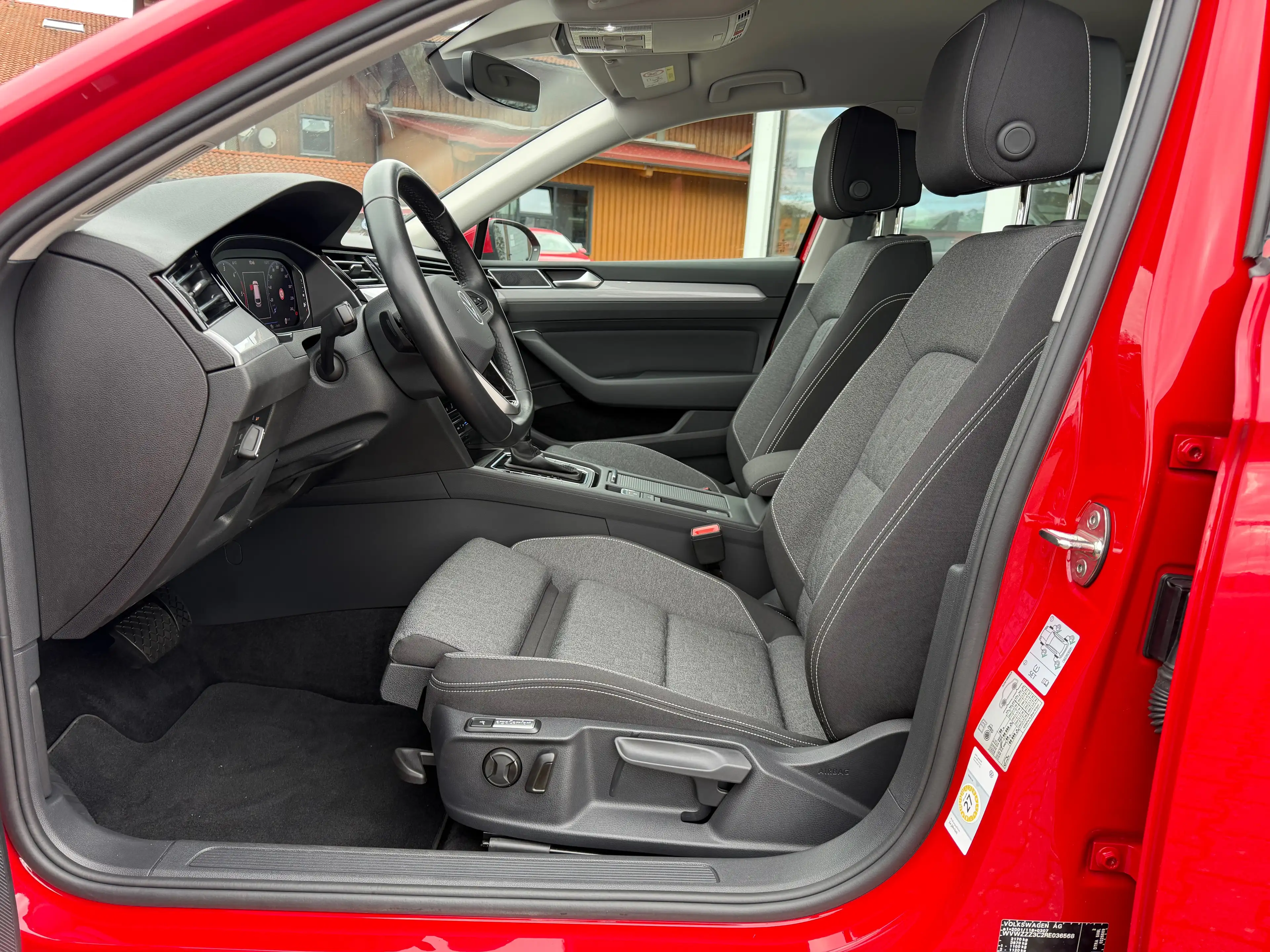 Volkswagen Passat Variant Business Virtual DIGI VZE Massage RearView ACC APP — photo 15