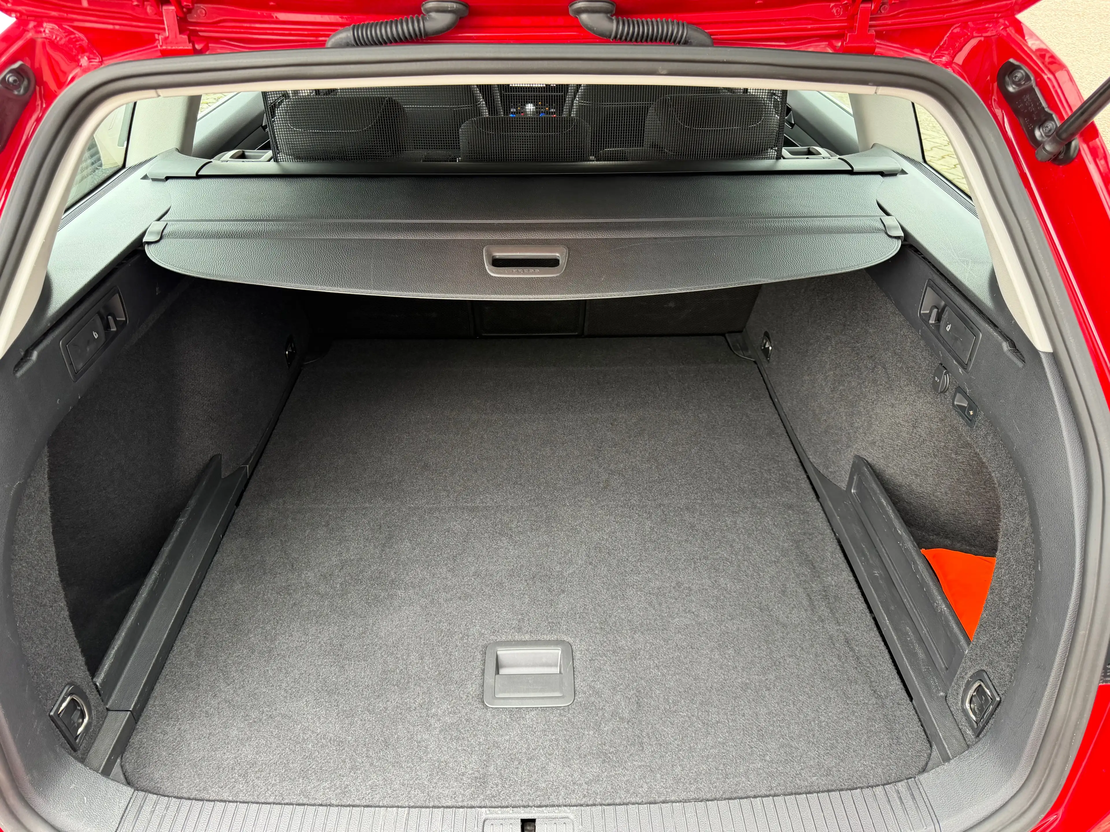 Volkswagen Passat Variant Business Virtual DIGI VZE Massage RearView ACC APP — photo 14