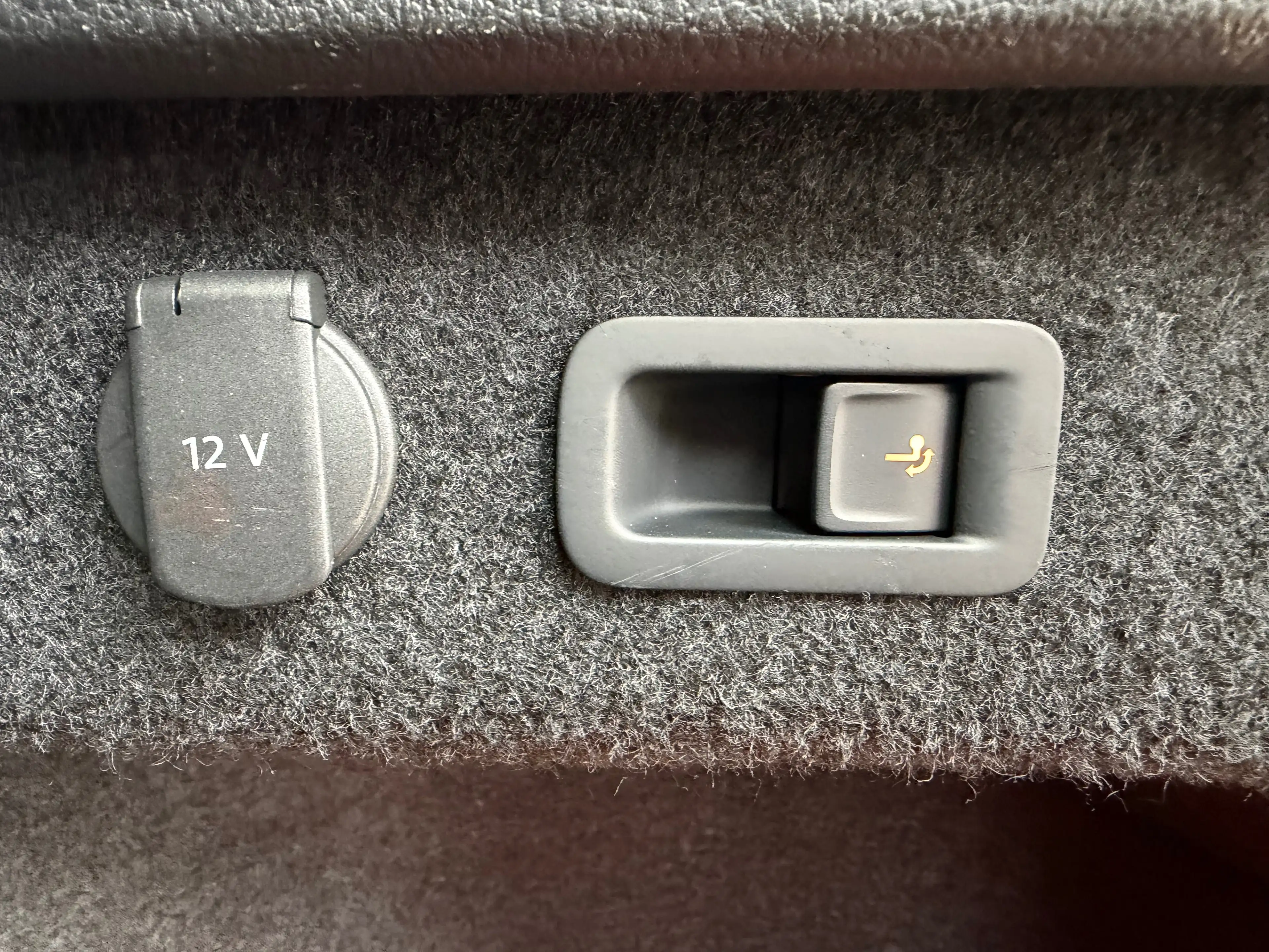 Volkswagen Passat Variant Business Virtual DIGI VZE Massage RearView ACC APP — photo 13