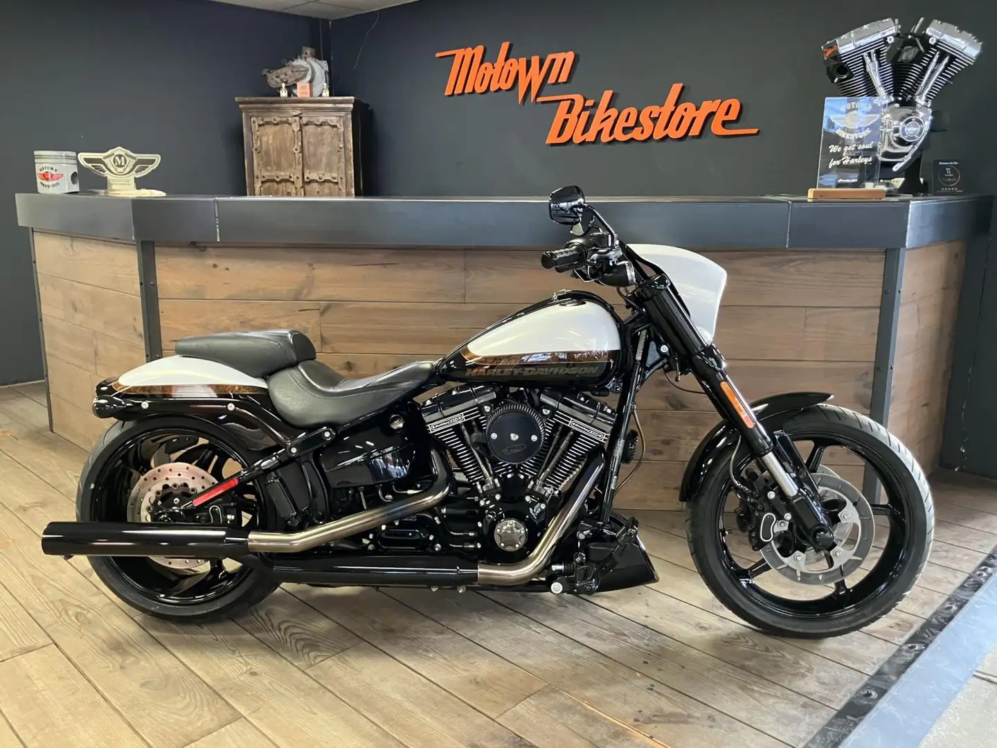 Harley-Davidson CVO Pro Street FXSE Breakout 110CI Screamin Eagle White Edition Bianco - 1
