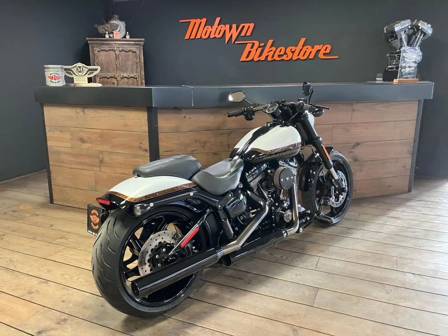 Harley-Davidson CVO Pro Street FXSE Breakout 110CI Screamin Eagle White Edition Bianco - 2
