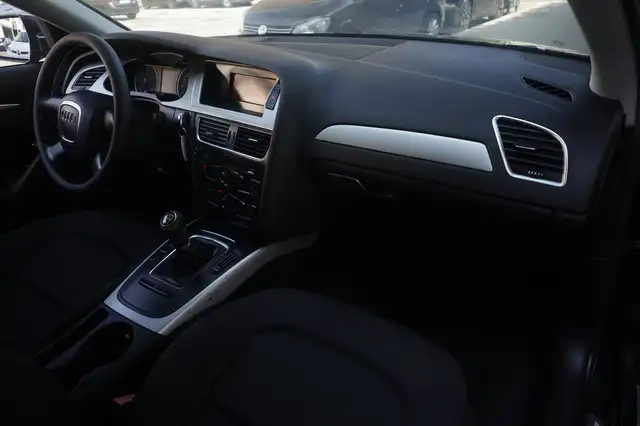 Audi A4 view 8