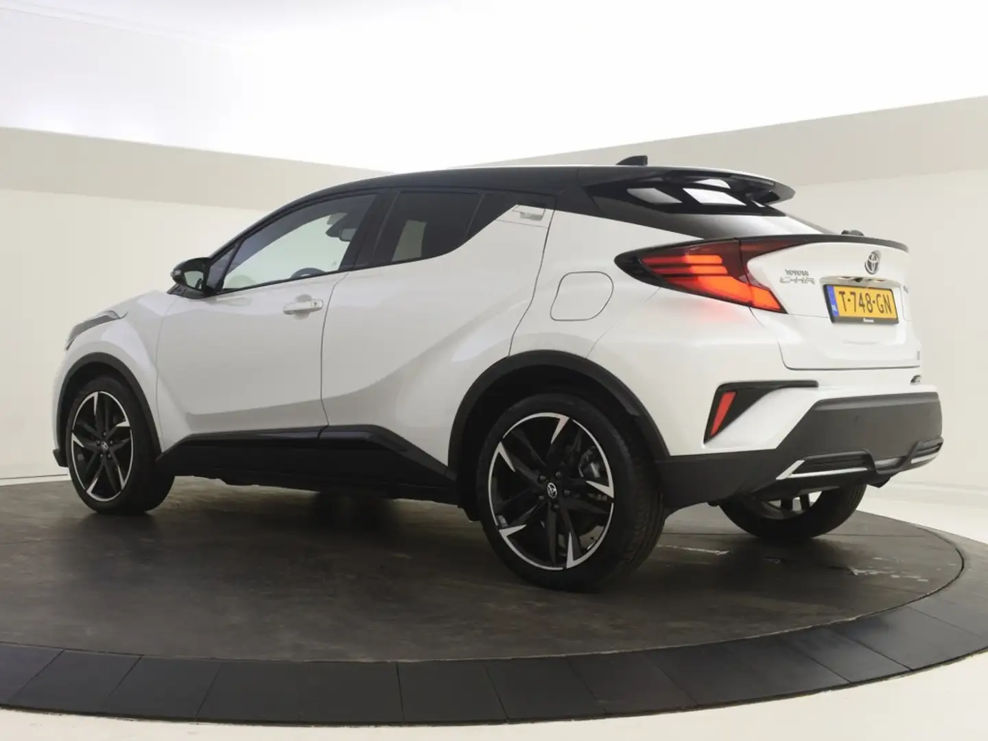 Toyota C-HR 1.8 Hybrid GR-Sport | Parkeersensoren V+A Wit - 2