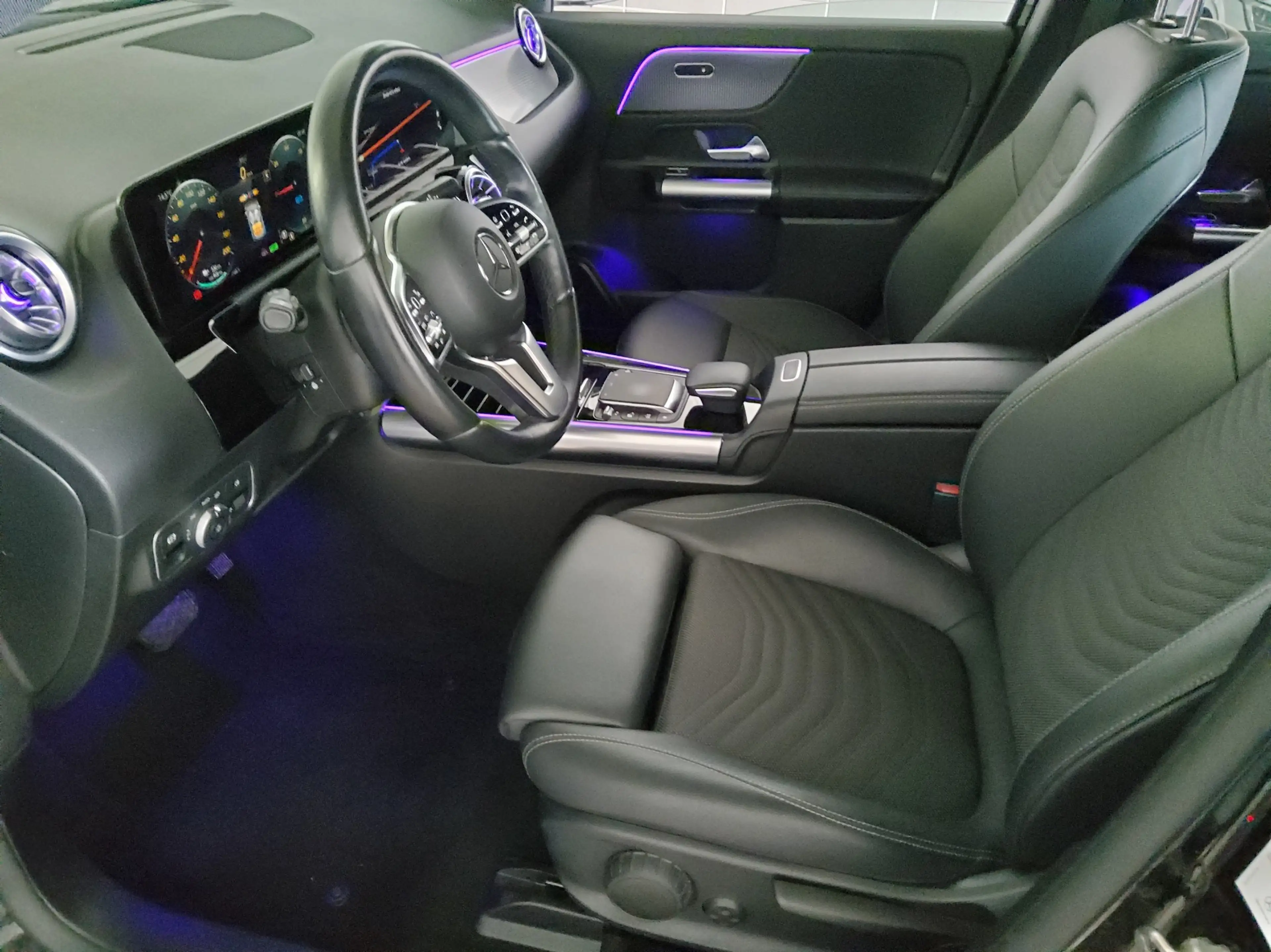 Mercedes-Benz EQA 250 Night T-Leder Navi LED PDC Distr. — photo 9