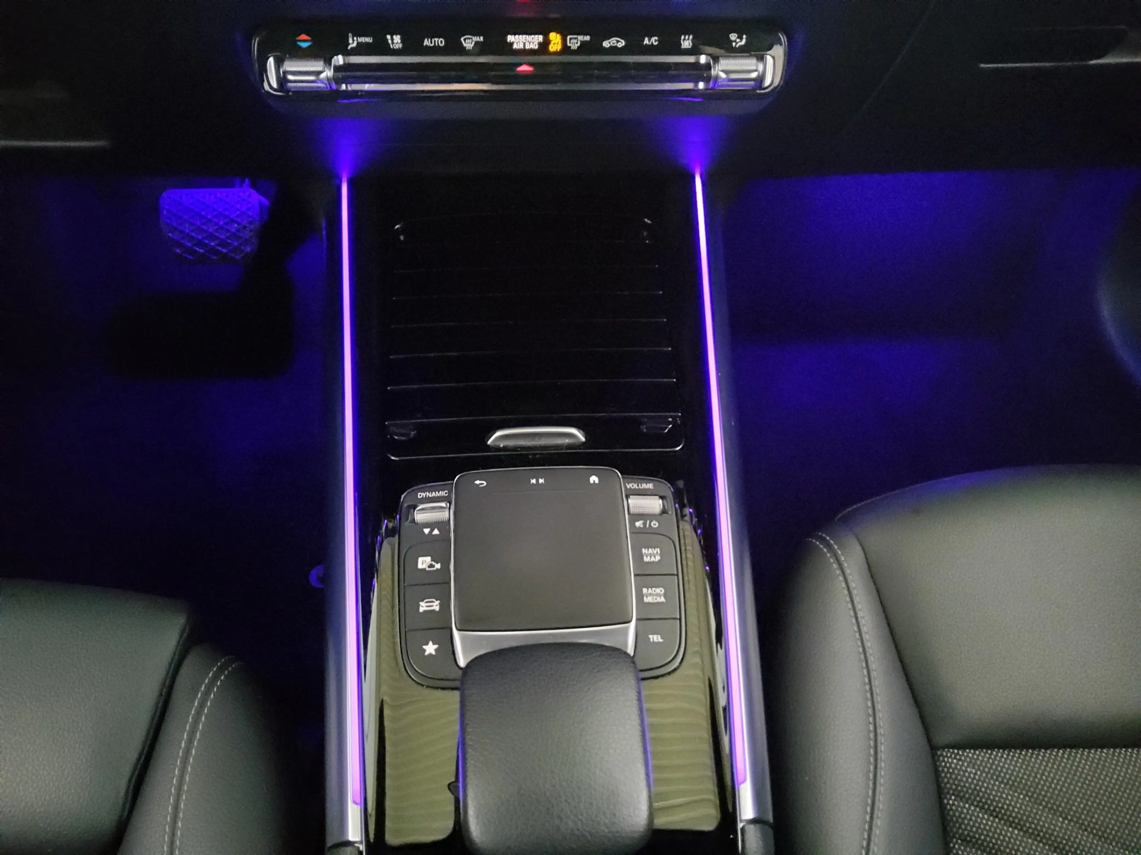Mercedes-Benz EQA 250 Night T-Leder Navi LED PDC Distr. — photo 6