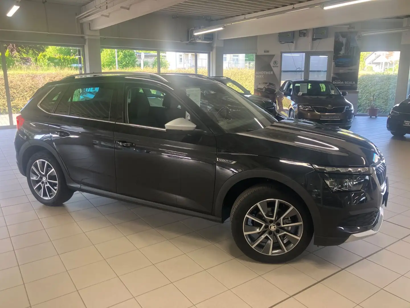 Skoda Kamiq 1.5 TSI 150 PS Scoutline/behFS/VorbAHZV/WR - 1