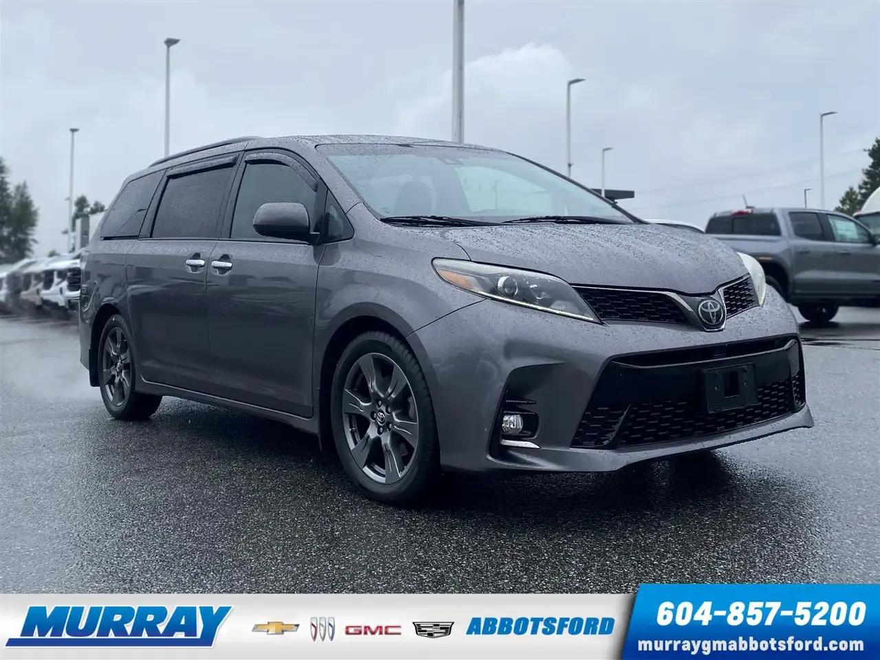 Toyota Sienna снимка Toyota Sienna