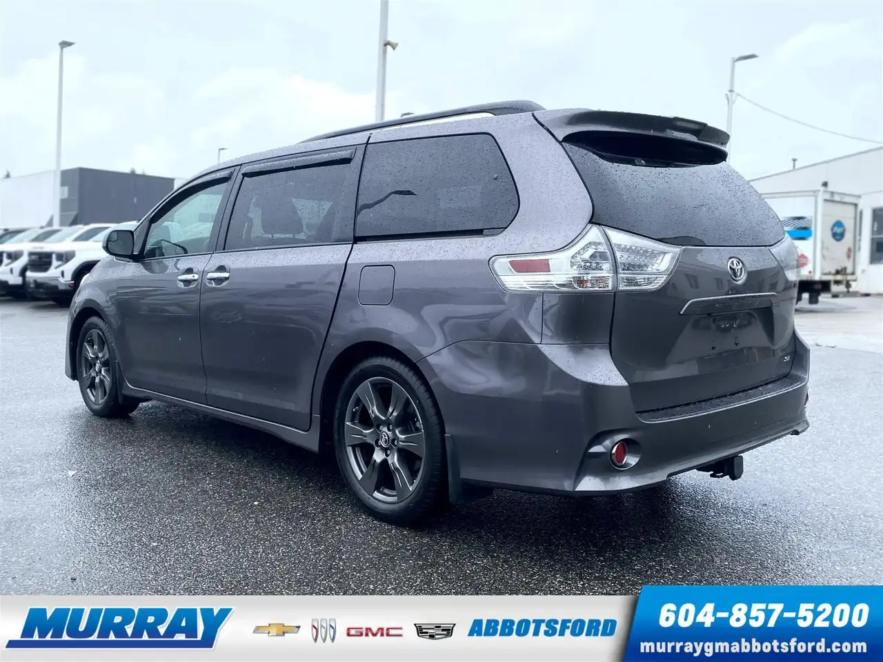 Toyota Sienna снимка Toyota Sienna